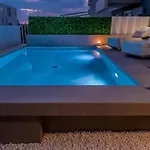 Golden Cell Apartment *
