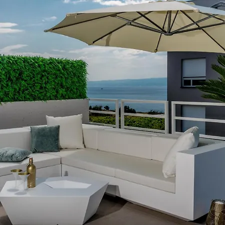 Golden Cell Apartment Split