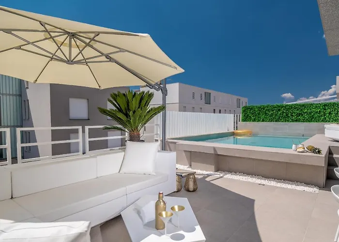 Golden Cell Apartament *