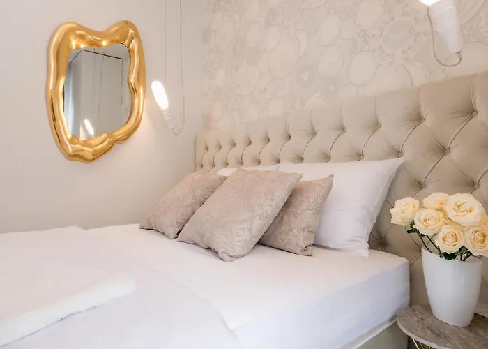 Golden Cell Apartament